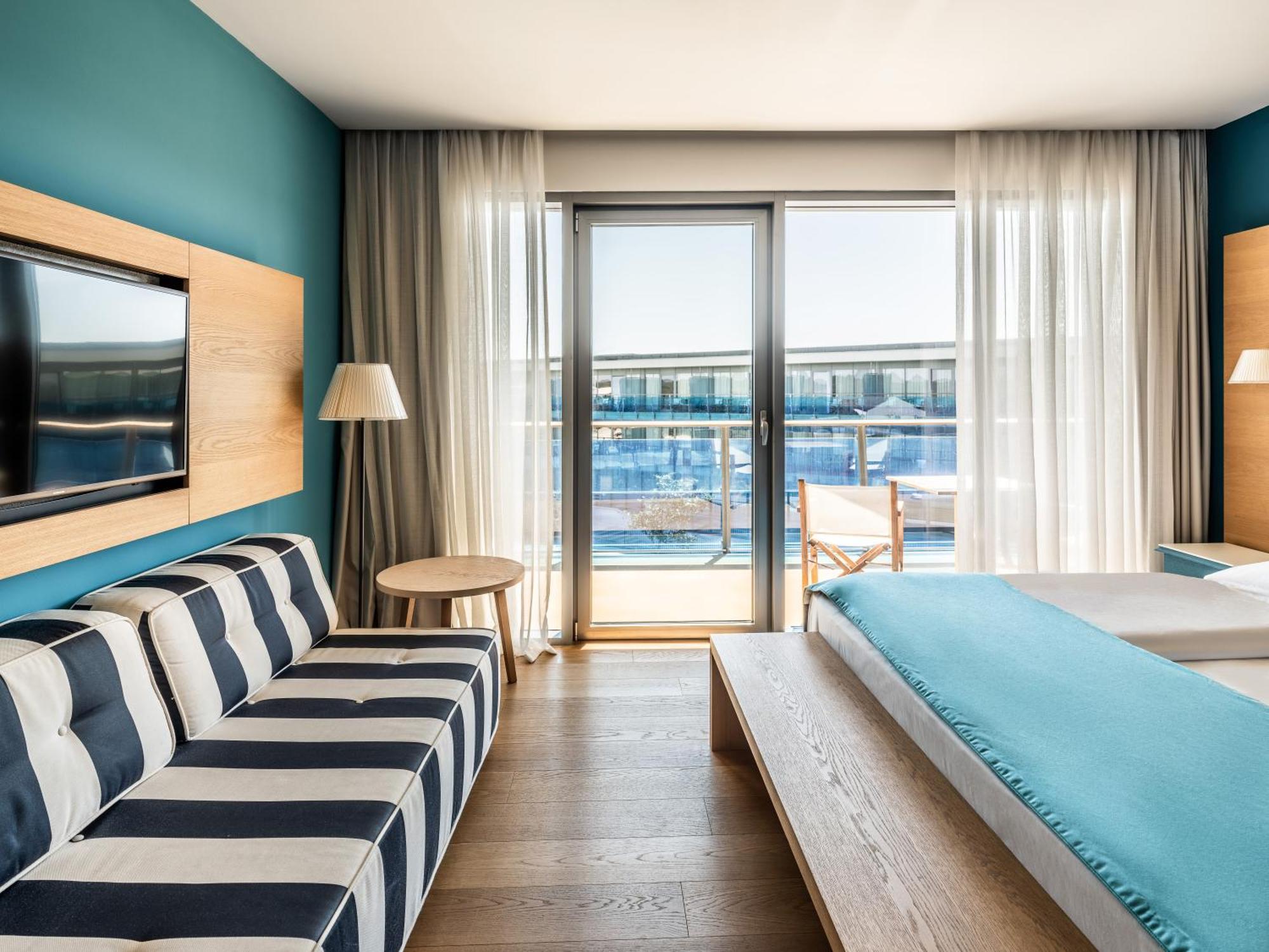 Superior Room Balcony Lateral Sea View